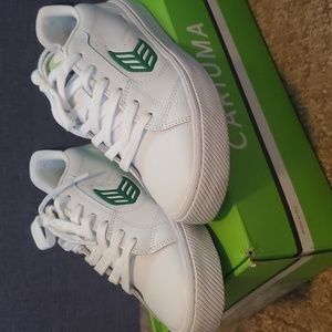 Cariuma women's size 9 sneaker